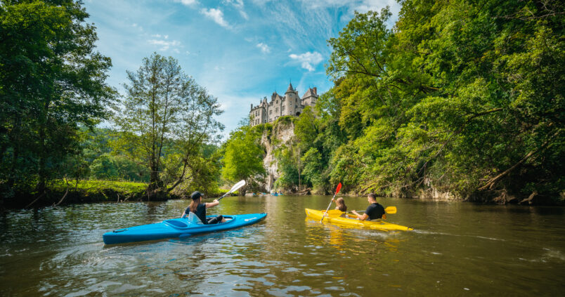 Dinant Evasion vous propose de descendre la Lesse en kayak