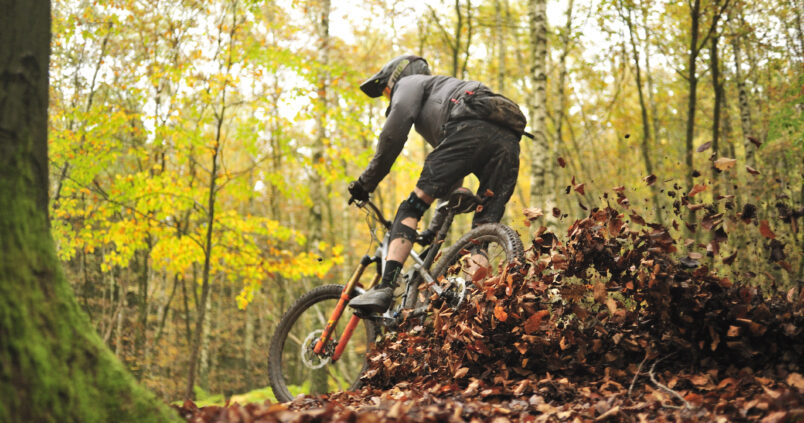 Gemarkeerde routes en paden om te fietsen rond Houyet